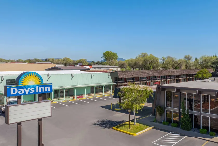 Days Inn by Wyndham Klamath Falls - Image 1
