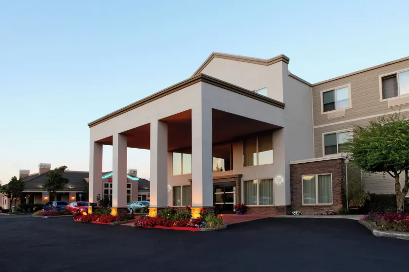 Four Points by Sheraton Portland East - Image 1