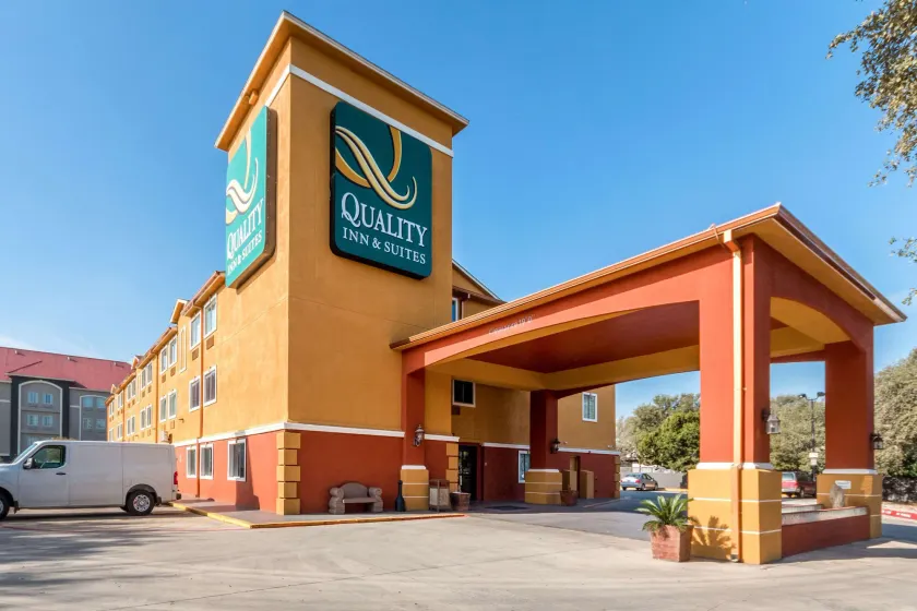 Quality Inn & Suites SeaWorld North - Image 1