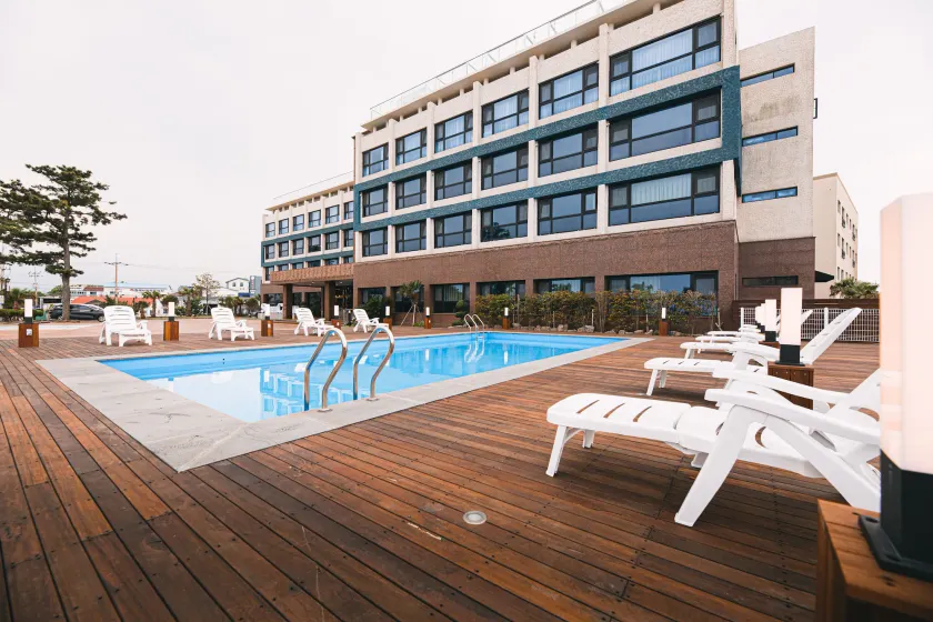Hotel Sweet Castle Jeju Hamdeok - Image 1