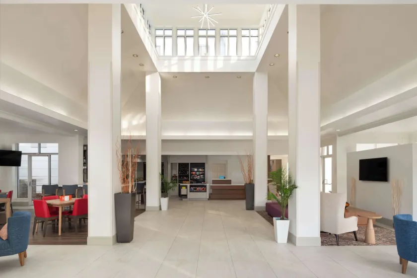Hilton Garden Inn Tallahassee - Image 1