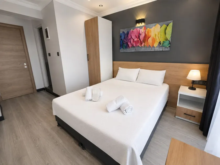 Ada Park Hotel - Image 1