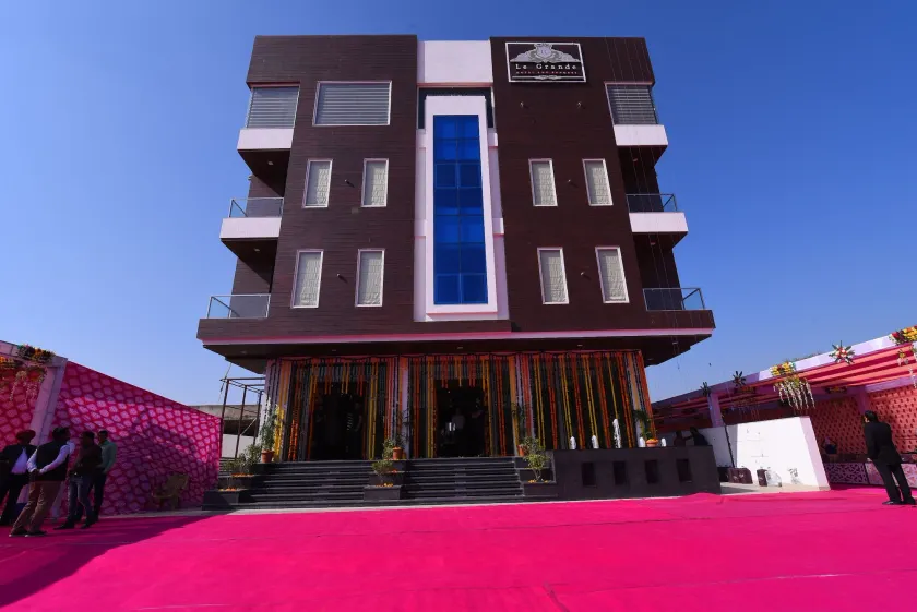 Hotel Le Grande - Image 1