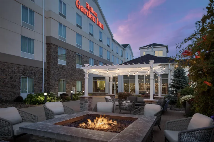 Hilton Garden Inn Cedar Falls - Image 1
