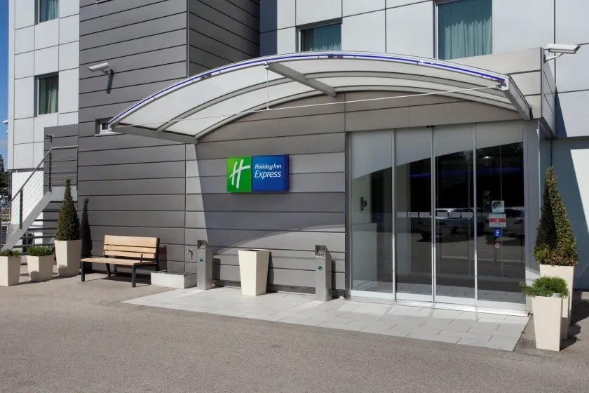 Holiday Inn Express Geneva Airport by IHG - Image 1