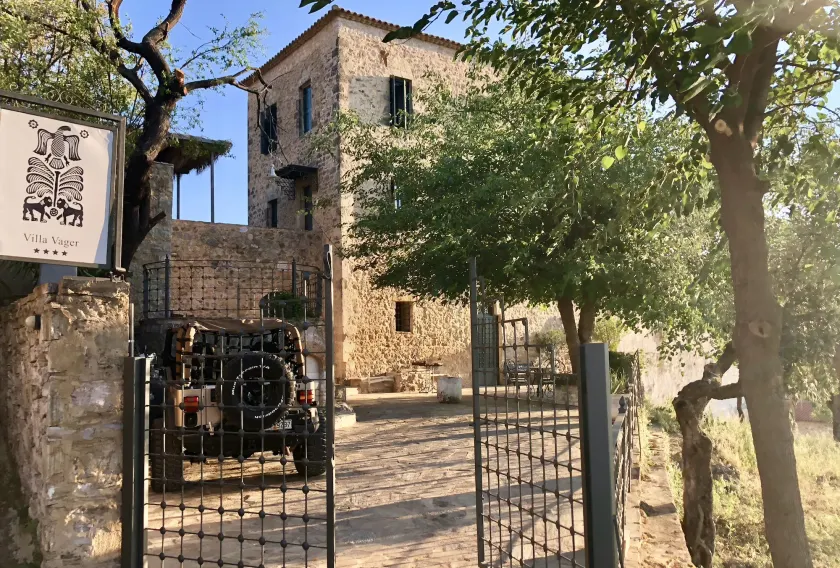 Villa Vager Mani Hotel - Image 1