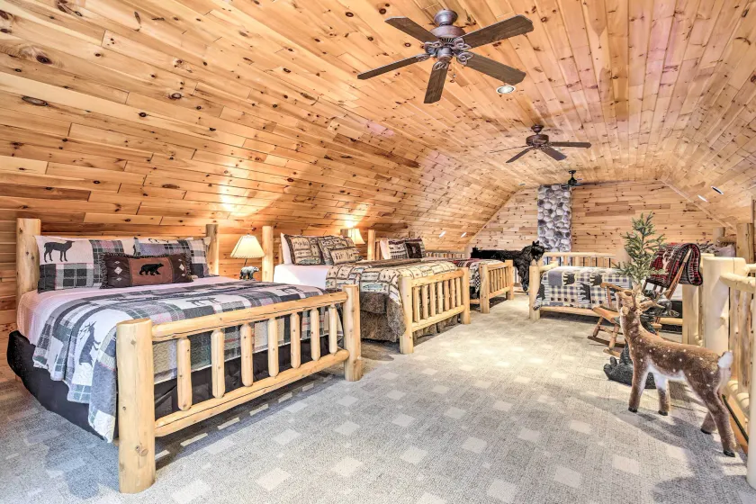 Phelps Cabin on 26 Acres w/ Fire Pit! - Interiør