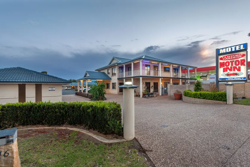 Clifford Gardens Motor Inn - Image 1
