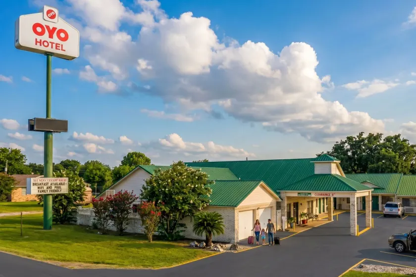 OYO Hotel Yoakum West - Image 1