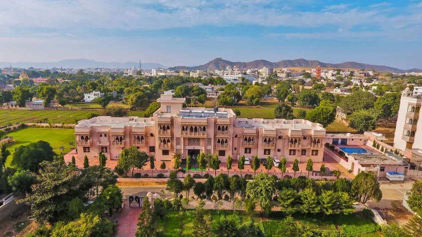 Hotel Pushkar Legacy - Image 1
