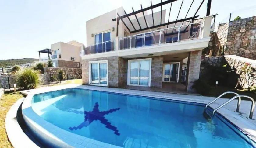 Royal Heights Adabuku 3 Bedrooms Villa - Image 1