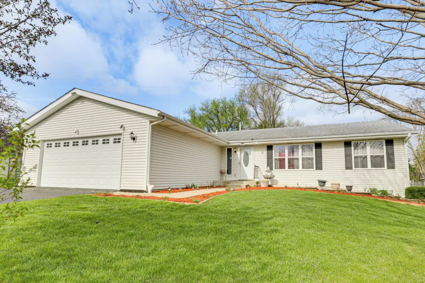 Rural Family Retreat w/ Deck & Yard in Capron! - Image 1