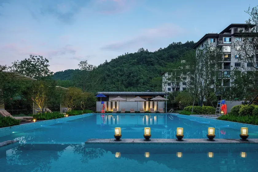 Zhangjiajie 101 Courtyard offers free coffee,complimentary shuttle service to the East Gate of the Forest Park for guests staying two nights, free self-service laundry and drying facilities, and paid pick-up and drop-off services from the high - Image 1