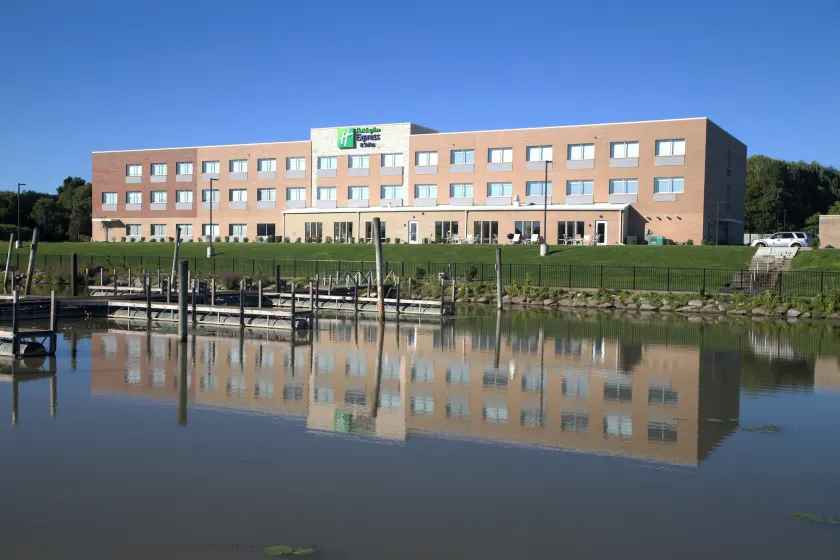 Holiday Inn Express & Suites Port Huron by IHG - Image 1