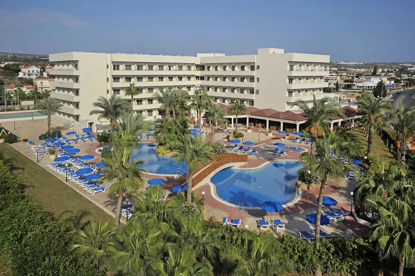 Nissiana Hotel & Bungalows - Image 1