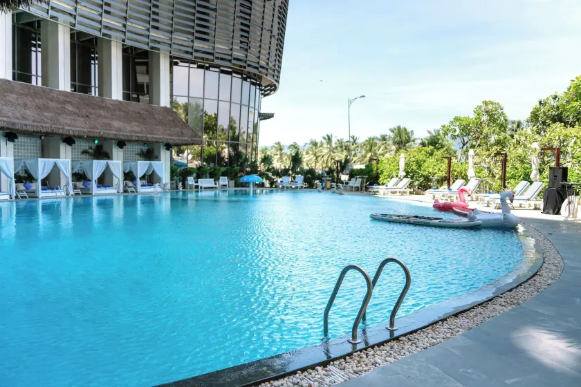 Holiday Beach Hotel Danang - Image 1