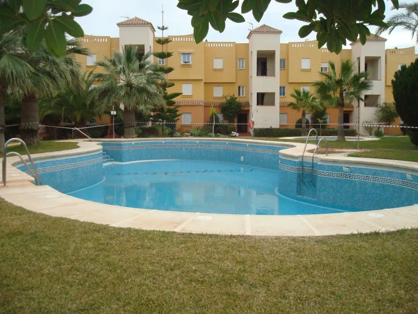 Appartement NUDIST, 1 chambre en rez de chaussée avec terrasse, parking vera 4 - Image 1