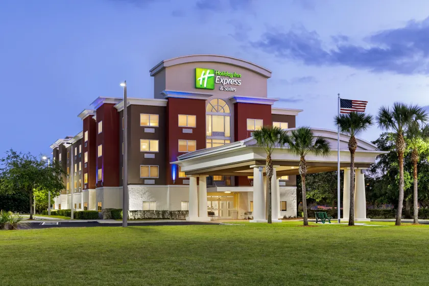 Holiday Inn Express Hotel & Suites Fort Pierce West by IHG - Image 1