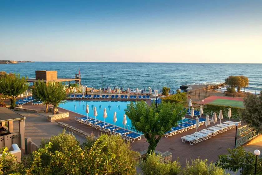Silva Beach Hotel - Image 1