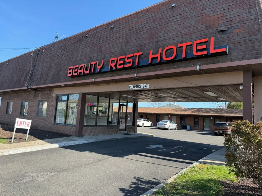 Beauty Rest Hotel - Image 1