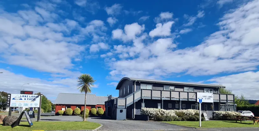 LKNZ Lodge & Cafe - Image 1