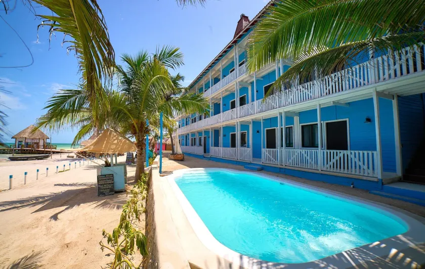 El Faro Beach Front by ÓOL Hotels - Image 1