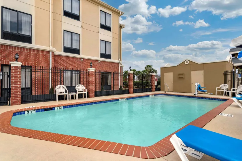 Comfort Inn & Suites Port Arthur-Port Neches - Image 1