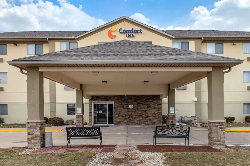 Comfort Inn Shelbyville North - Image 1