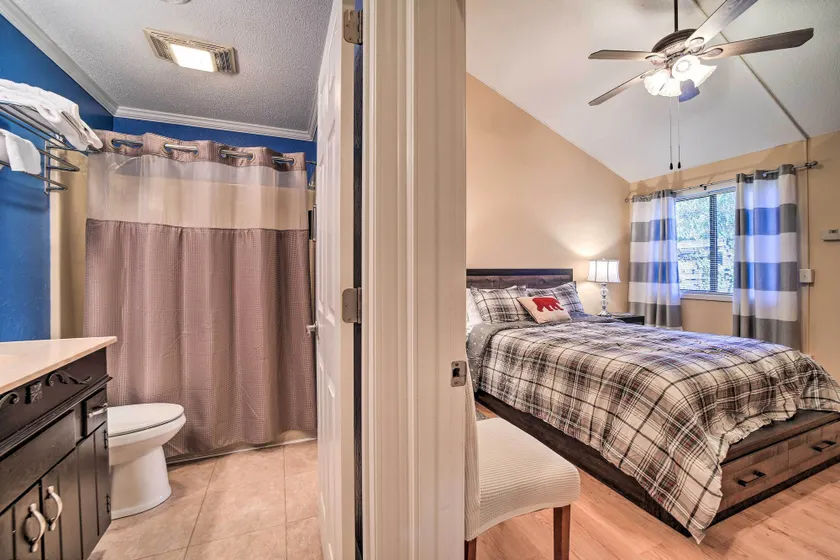 Sunny Sapphire Townhome w/ Resort Amenities! - Interior