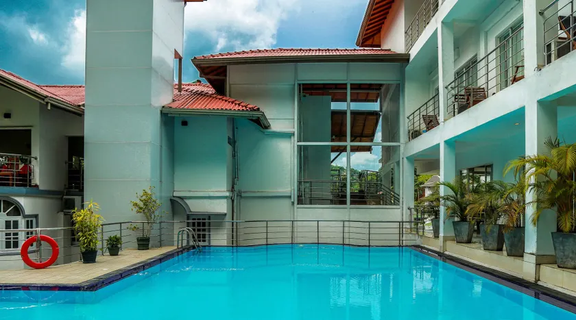 Senani Hotel - Image 1