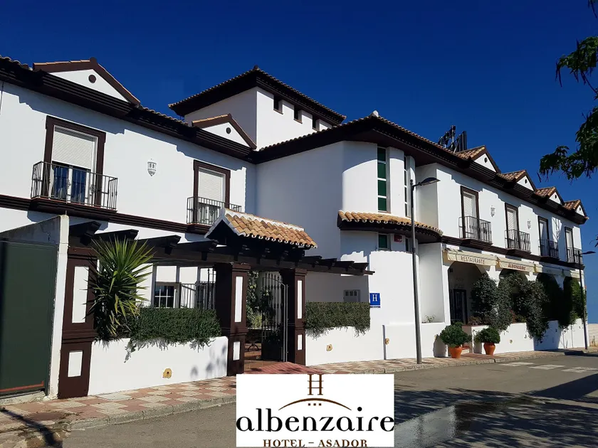 Albenzaire Hotel Asador - Image 1
