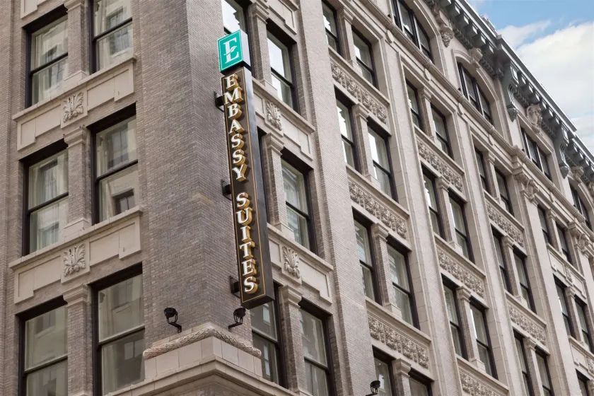 Embassy Suites Louisville Downtown - Image 1