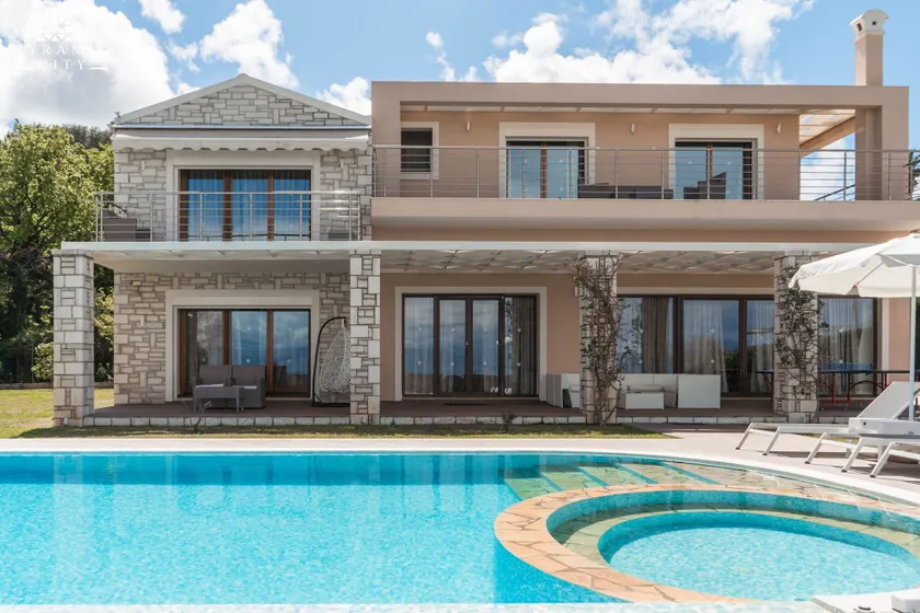 Luxury Villa Hera - Beachfront - Image 1