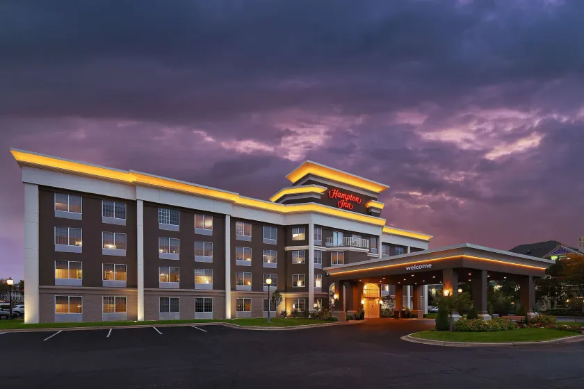 Hampton Inn Holland - Image 1