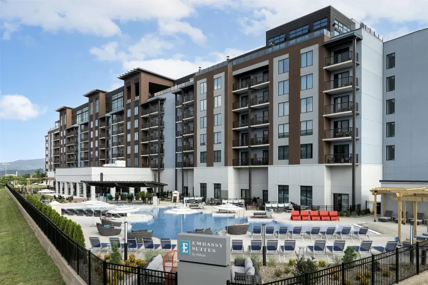 Embassy Suites By Hilton Pigeon Forge Resort - Image 1