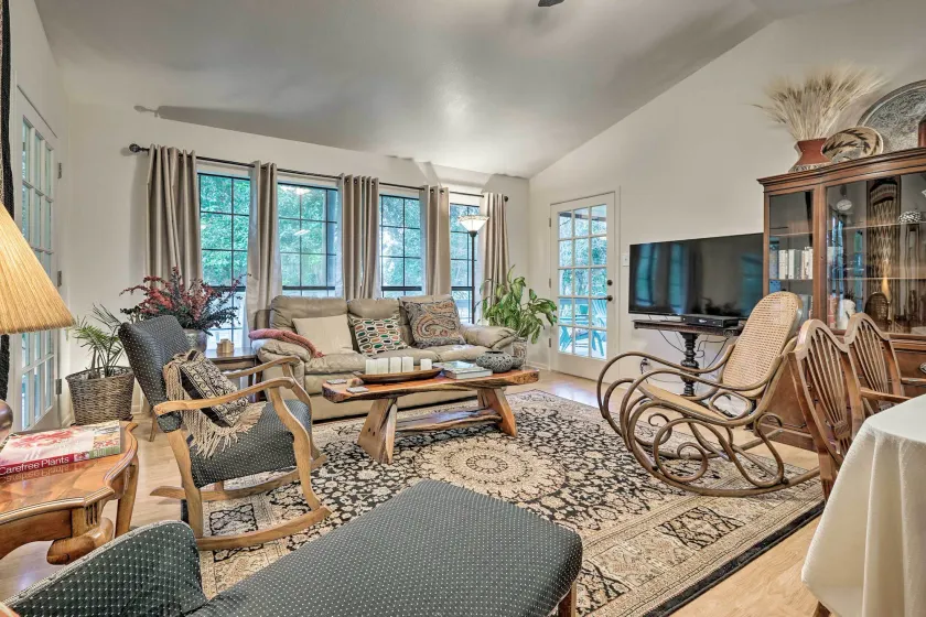 NY! Riverfront House m / Deck, 7 Mi til San Marcos! - Interiør
