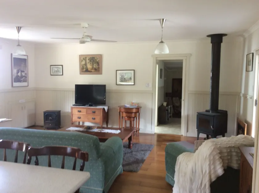 Charm on Douglas - Image 1