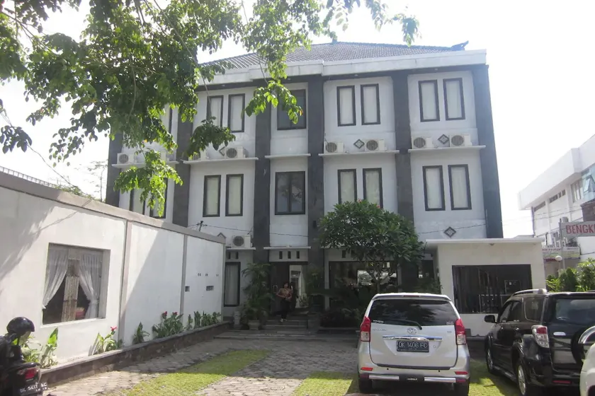 Hotel Warta Dua - Image 1