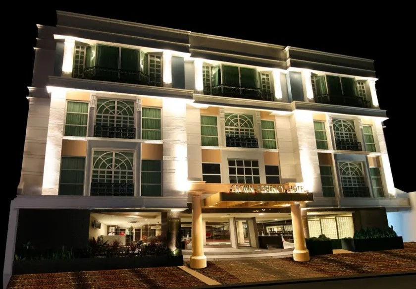 Crown Regency Hotel Makati - Image 1
