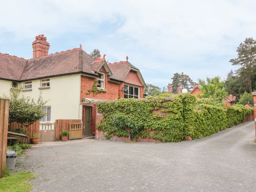 Riverside Cottage - Image 1