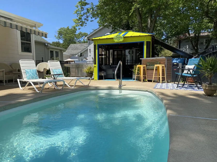 Colonial Beach Plaza Bed & Breakfast - Image 1
