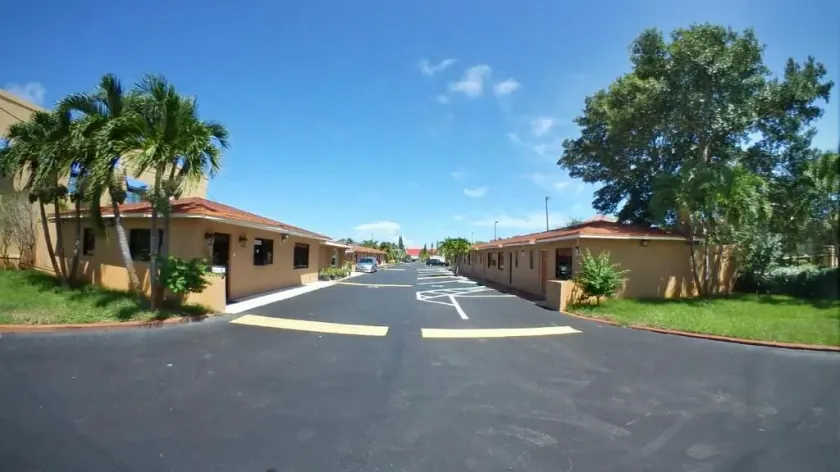 Travel Inn of Riviera Beach - Image 1