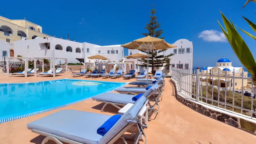 Dream Island Hotel - Image 1