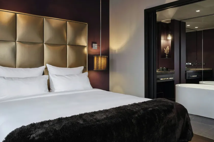 Roomers Frankfurt Central, Autograph Collection - Image 1