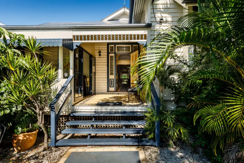 Bowen Terrace Accommodation - Image 1