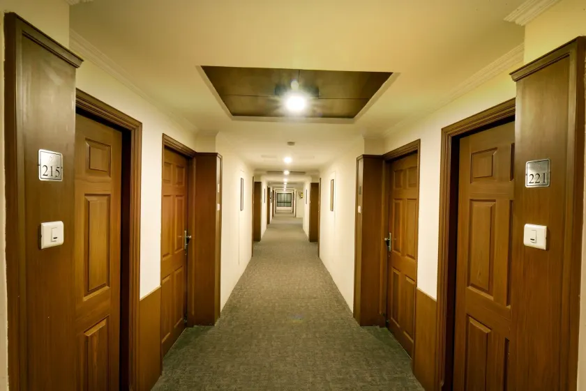 Plaza Inn - Interior entrance