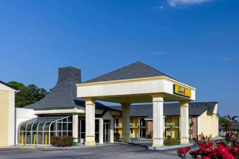 Super 8 by Wyndham McDonough - Image 1