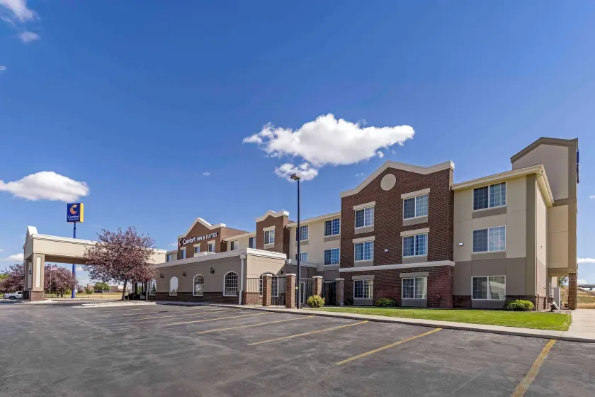 Comfort Inn & Suites Gillette near Campbell Medical Center - Image 1