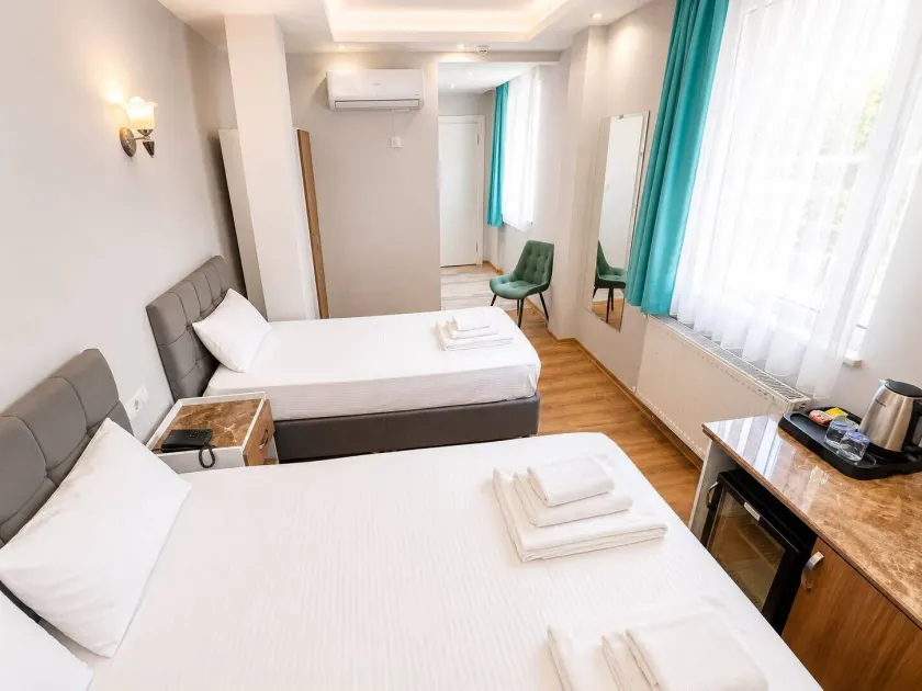 Grand Kum Boutique Hotel Restaurant - Image 1