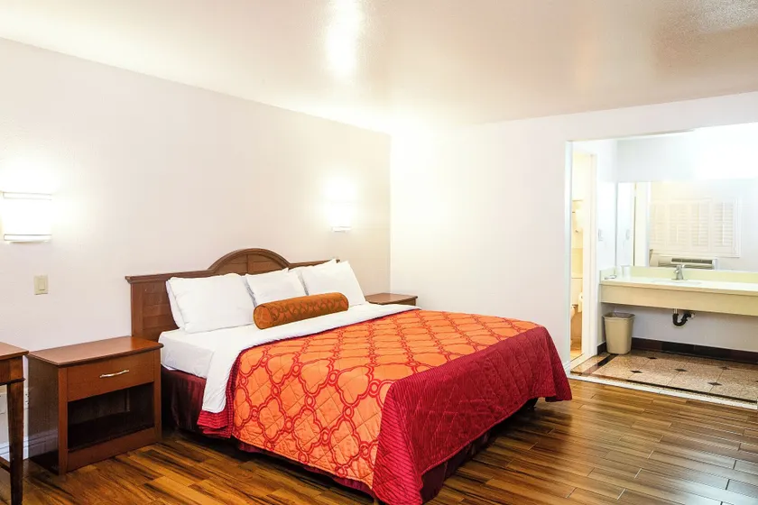 Tropic Lodge - Image 1